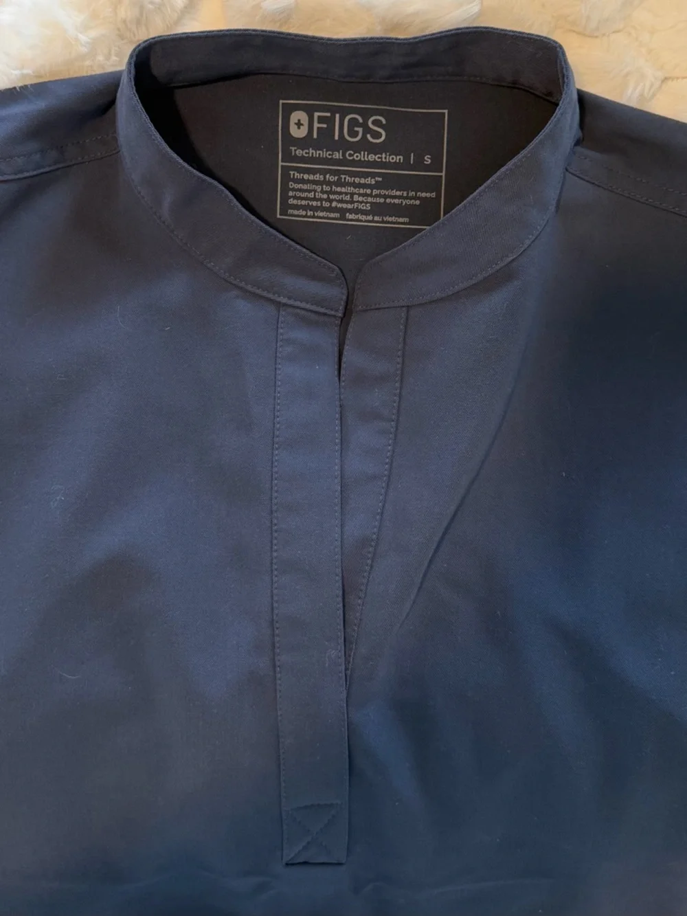 FIGS Women's Rafaela Oversized Scrub Top - Night Sky - Size Small - Picture 3 of 6